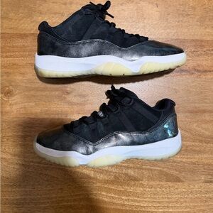 Jordan 11 Low - Baron